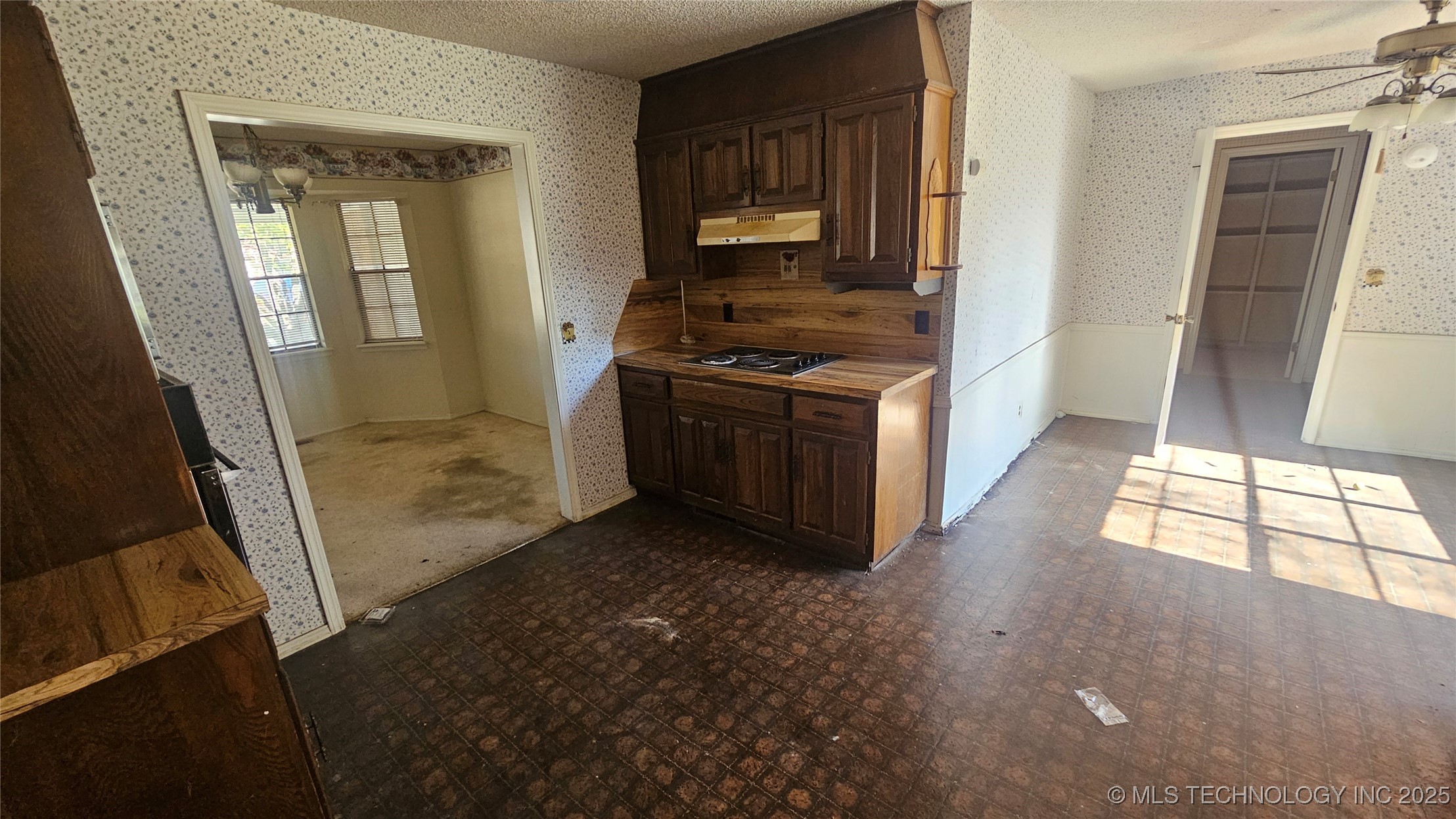 25302 E 64th Street S Property Photo 9