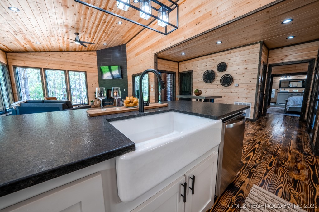 75 Redbud Springs Trail Property Photo 16