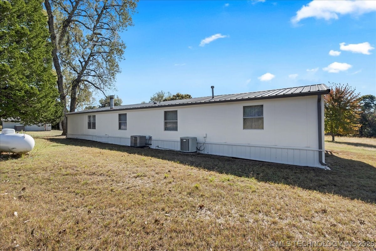 2545704 Property Photo 13