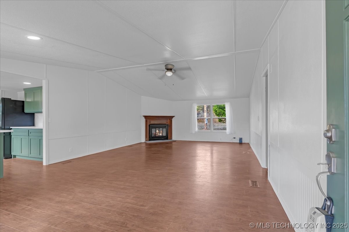 2545704 Property Photo 17