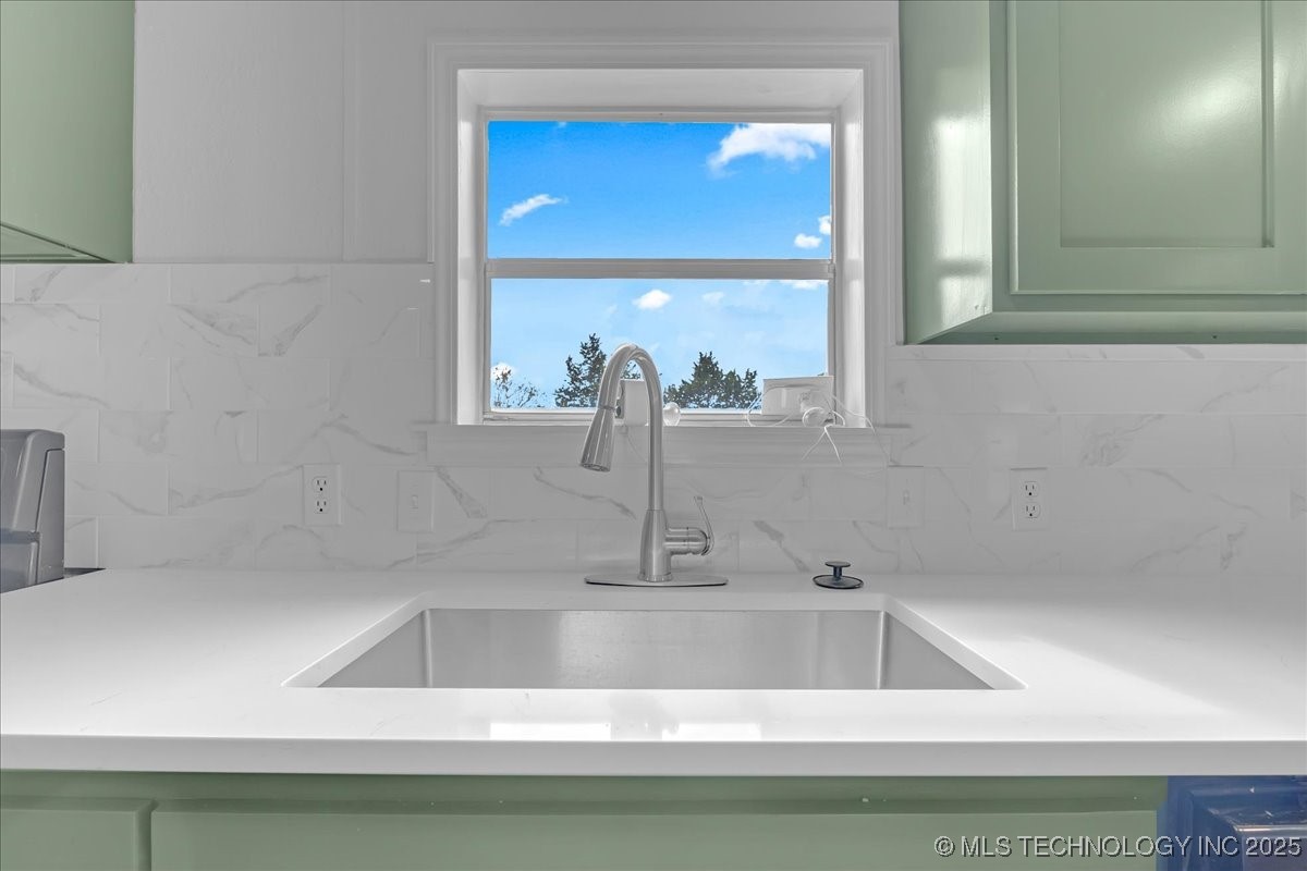 2545704 Property Photo 24