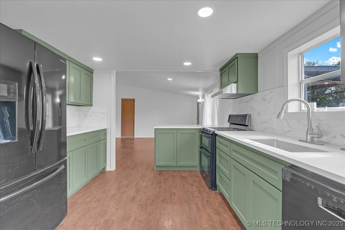 2545704 Property Photo 26