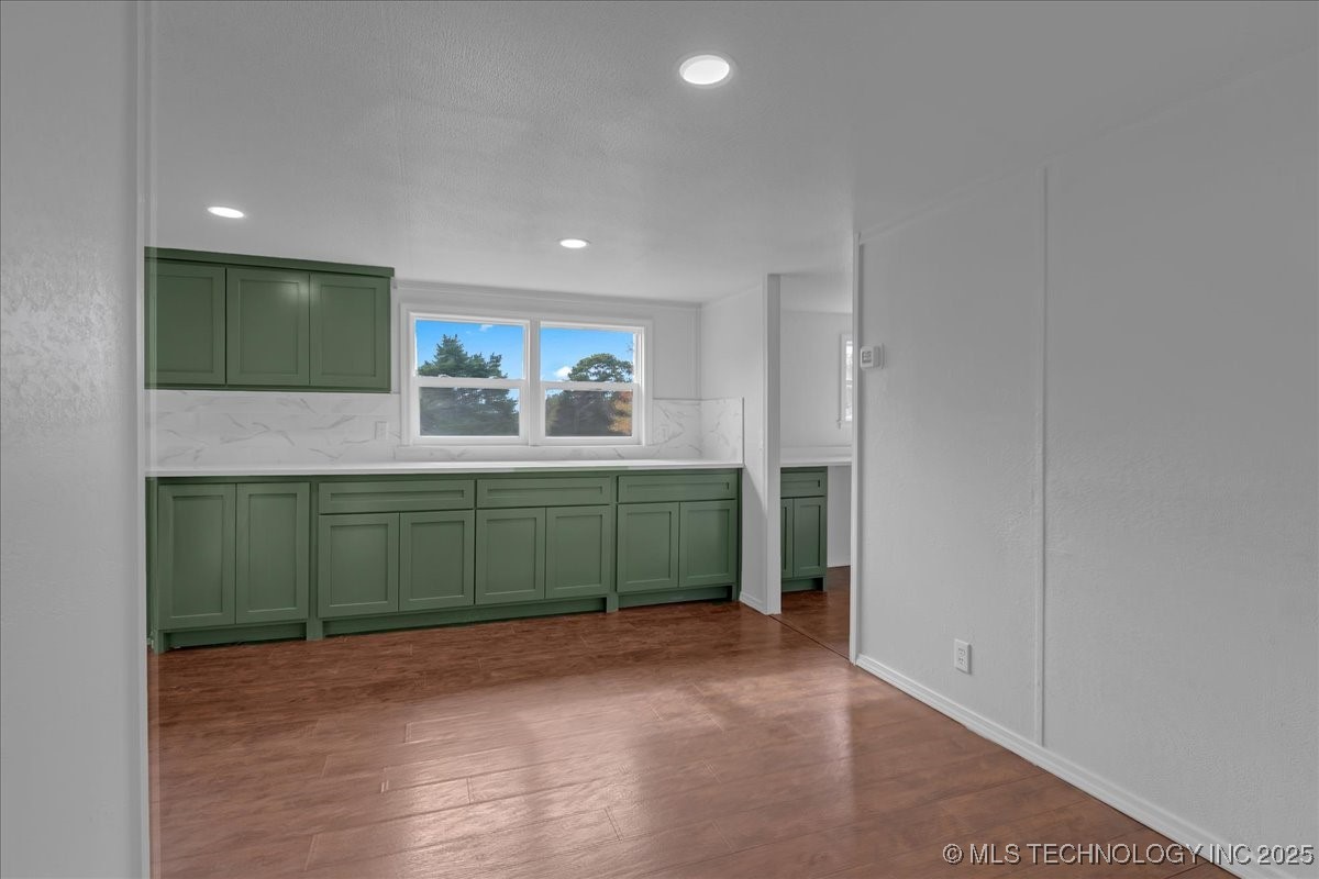 2545704 Property Photo 29