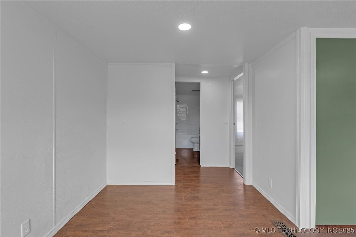 2545704 Property Photo 30