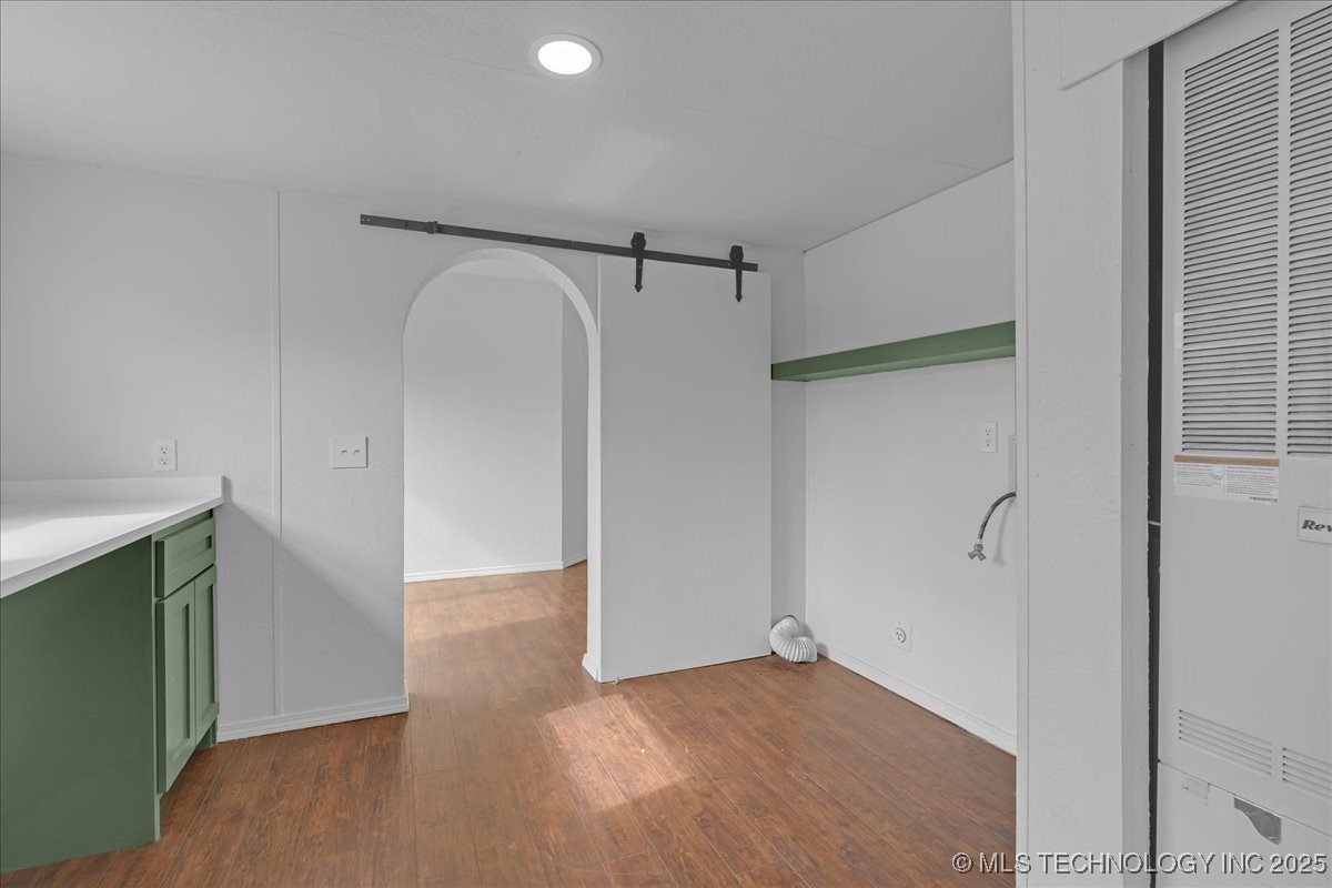 2545704 Property Photo 31