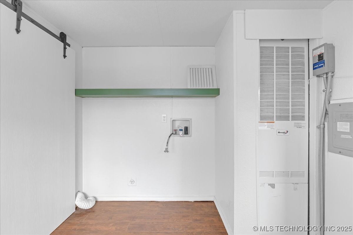 2545704 Property Photo 33