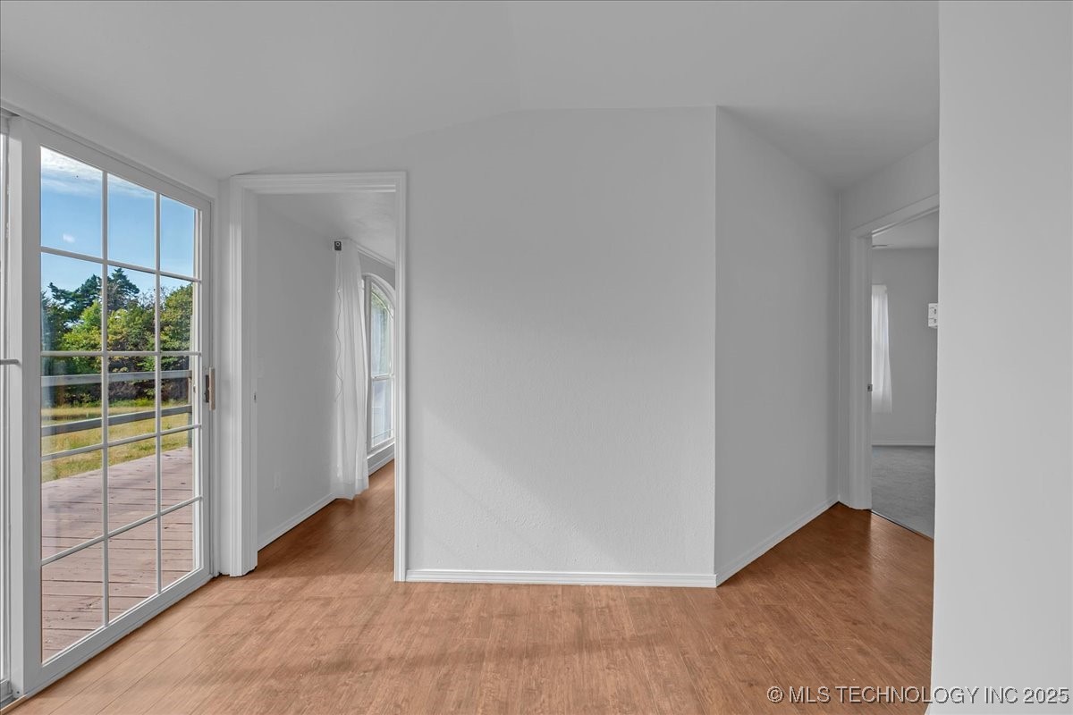 2545704 Property Photo 35