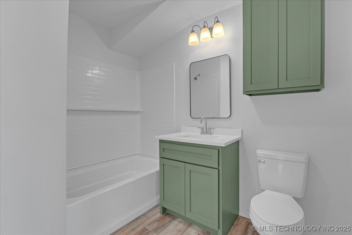 2545704 Property Photo 40