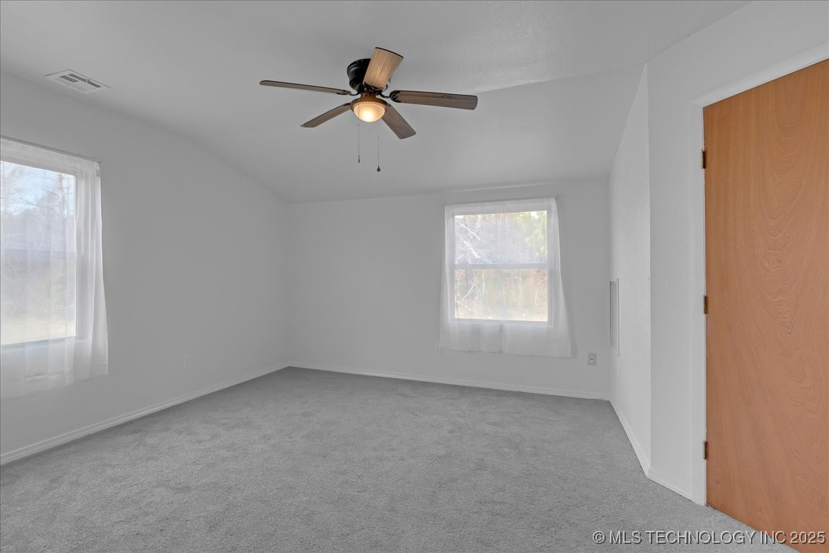 2545704 Property Photo 41