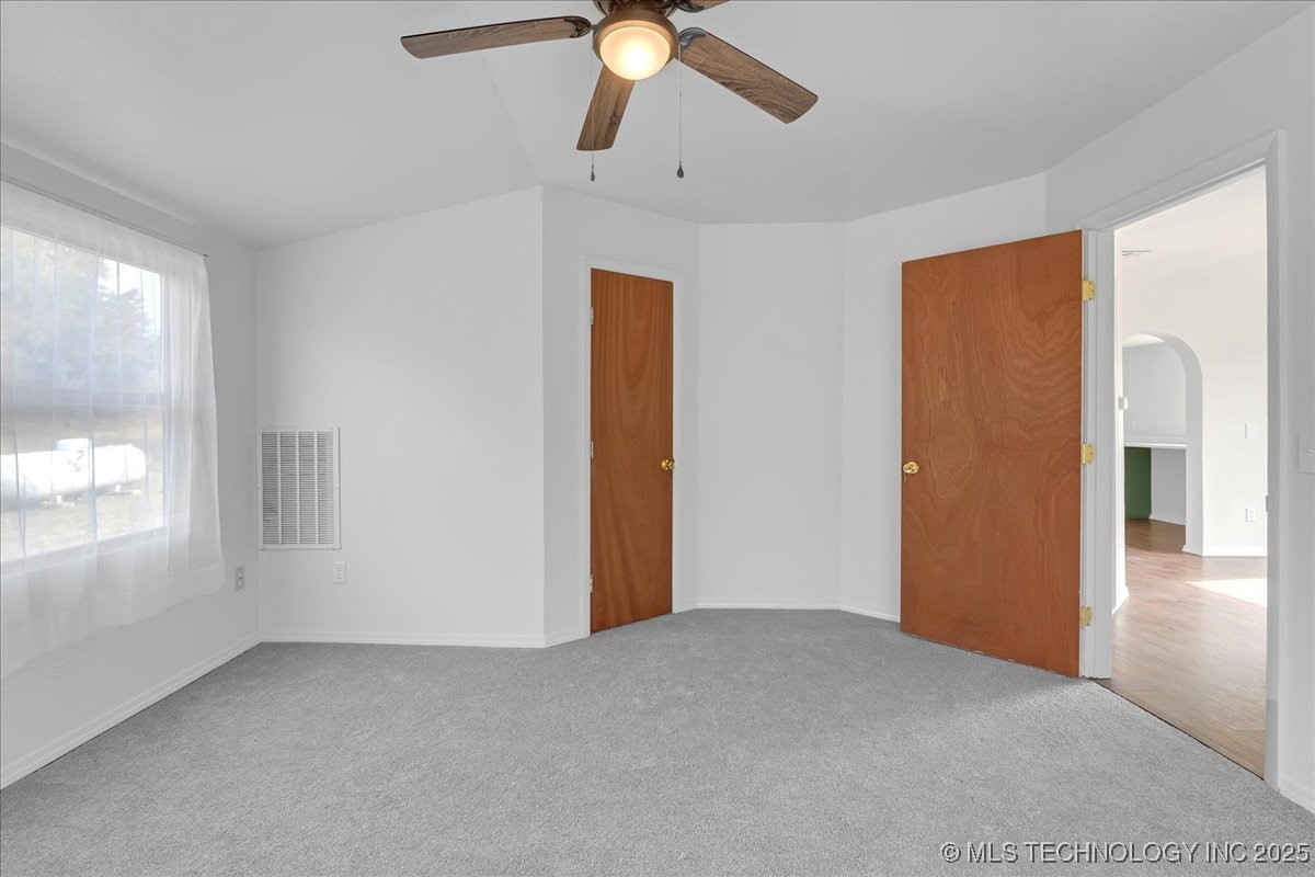 2545704 Property Photo 42