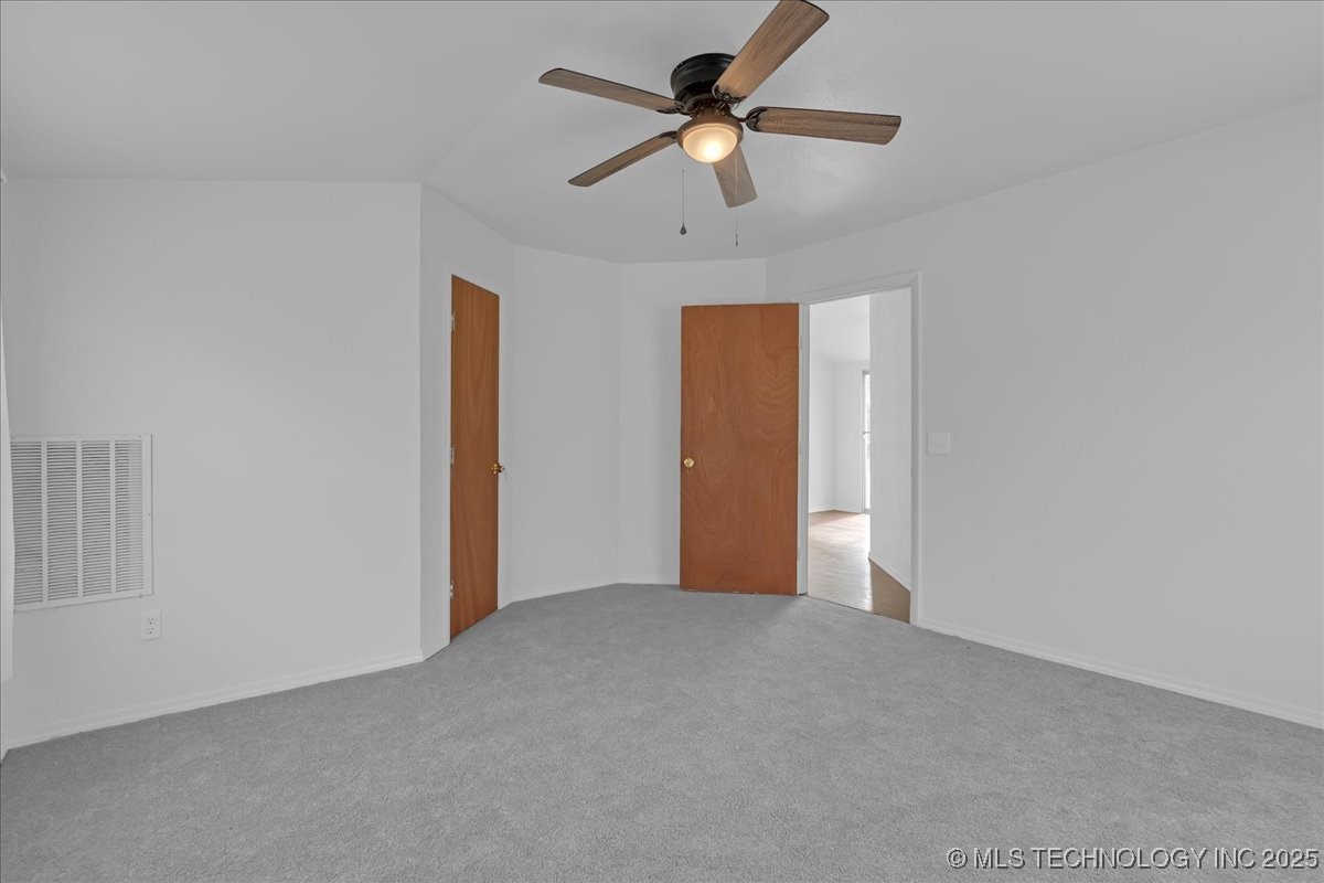 2545704 Property Photo 43