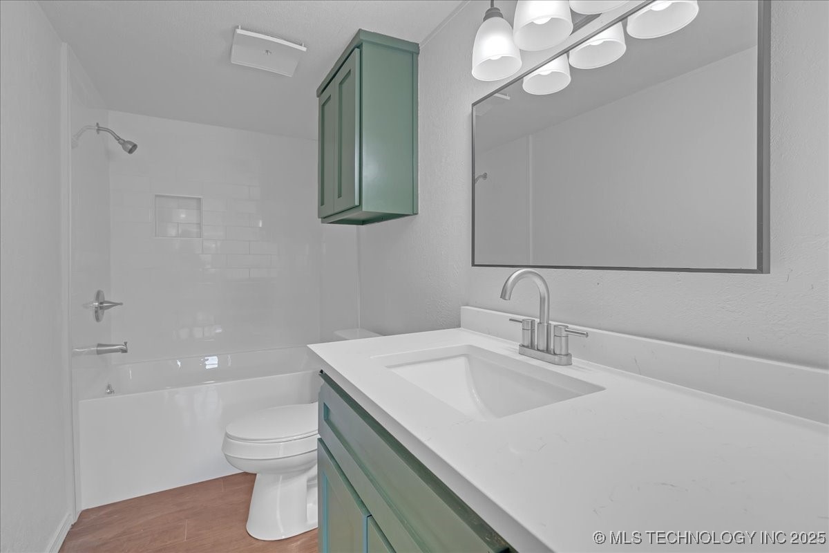 2545704 Property Photo 47