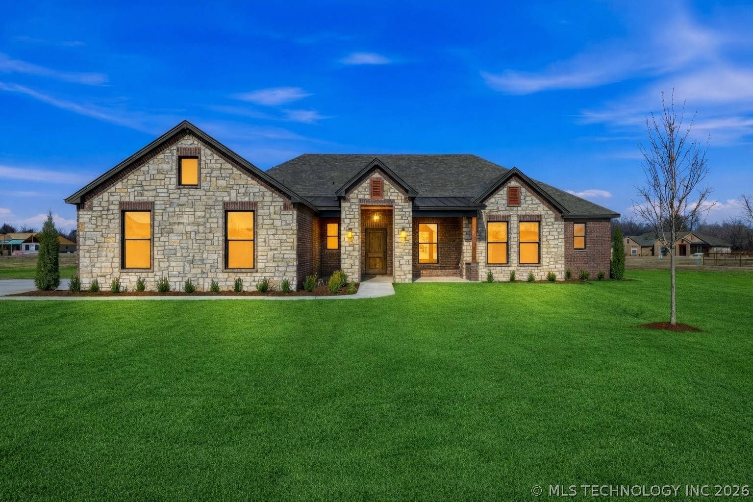 16313 E 102nd Street N Property Photo 1