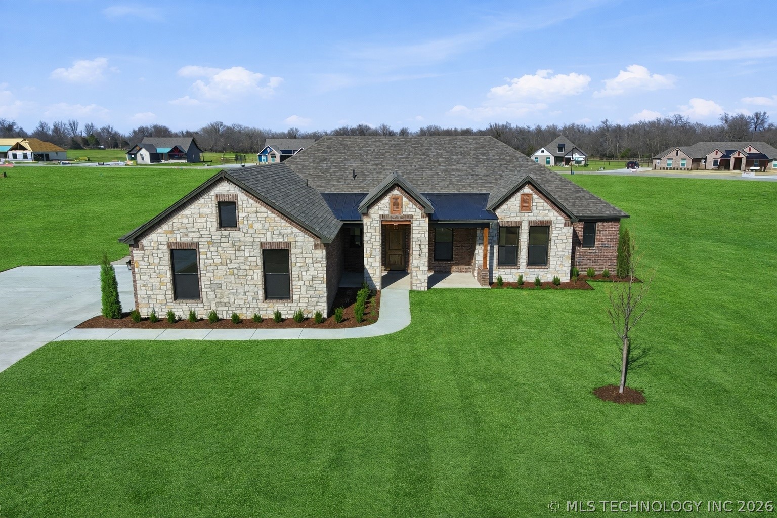 16313 E 102nd Street N Property Photo 4