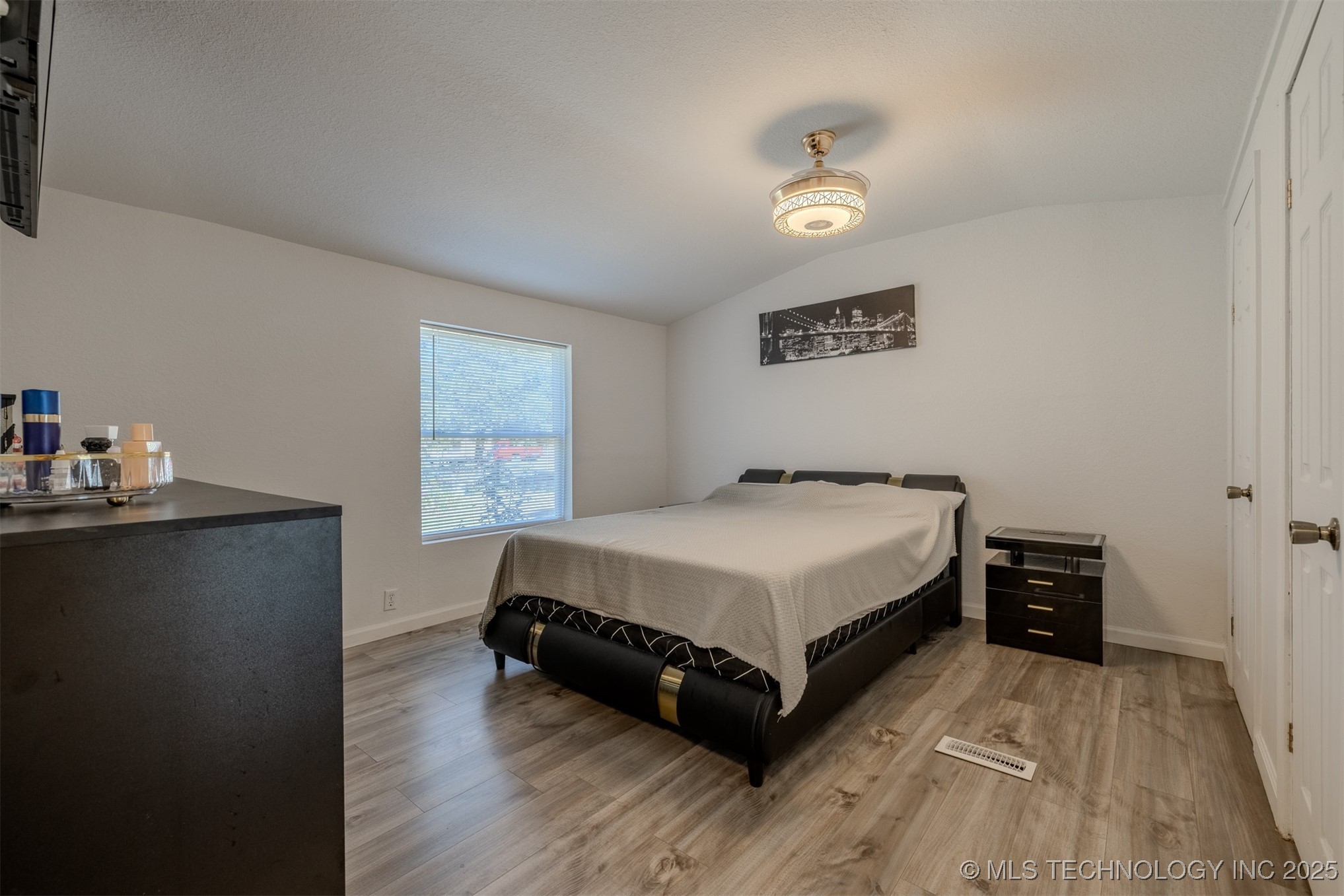 466058 S 800 Road Property Photo 3