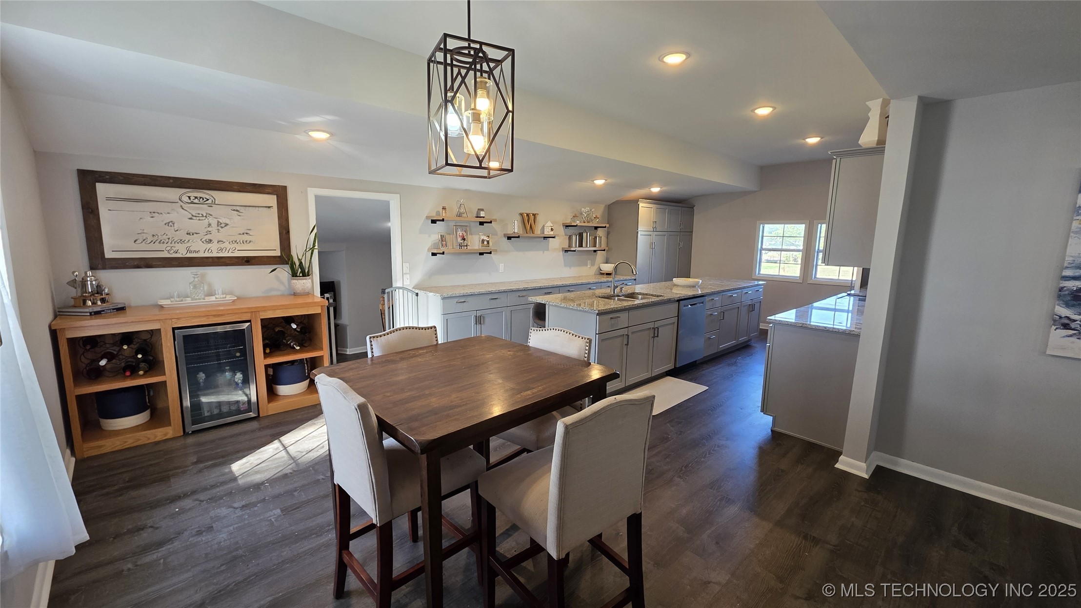 15802 S Elwood Avenue Property Photo 2