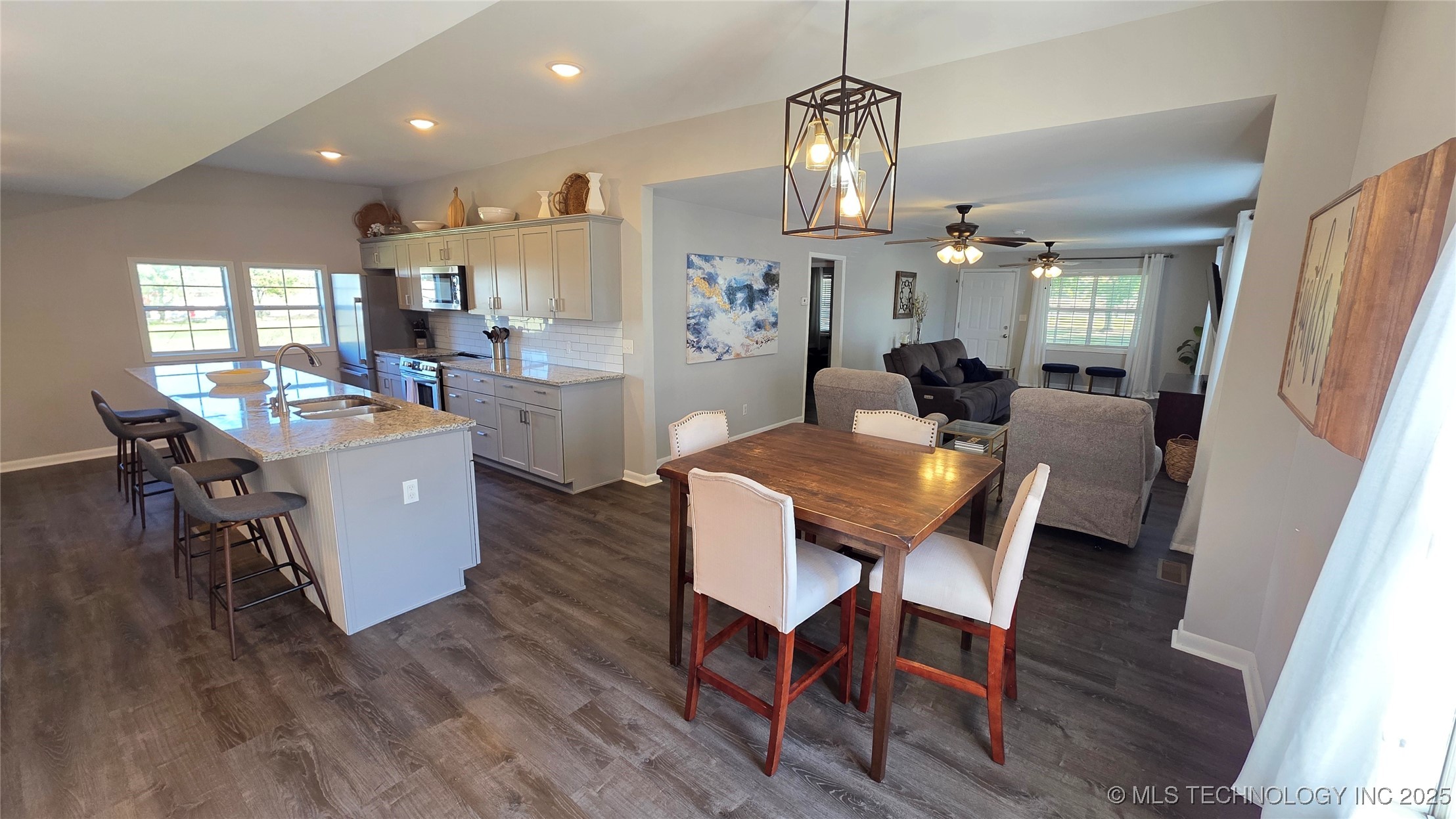 15802 S Elwood Avenue Property Photo 5