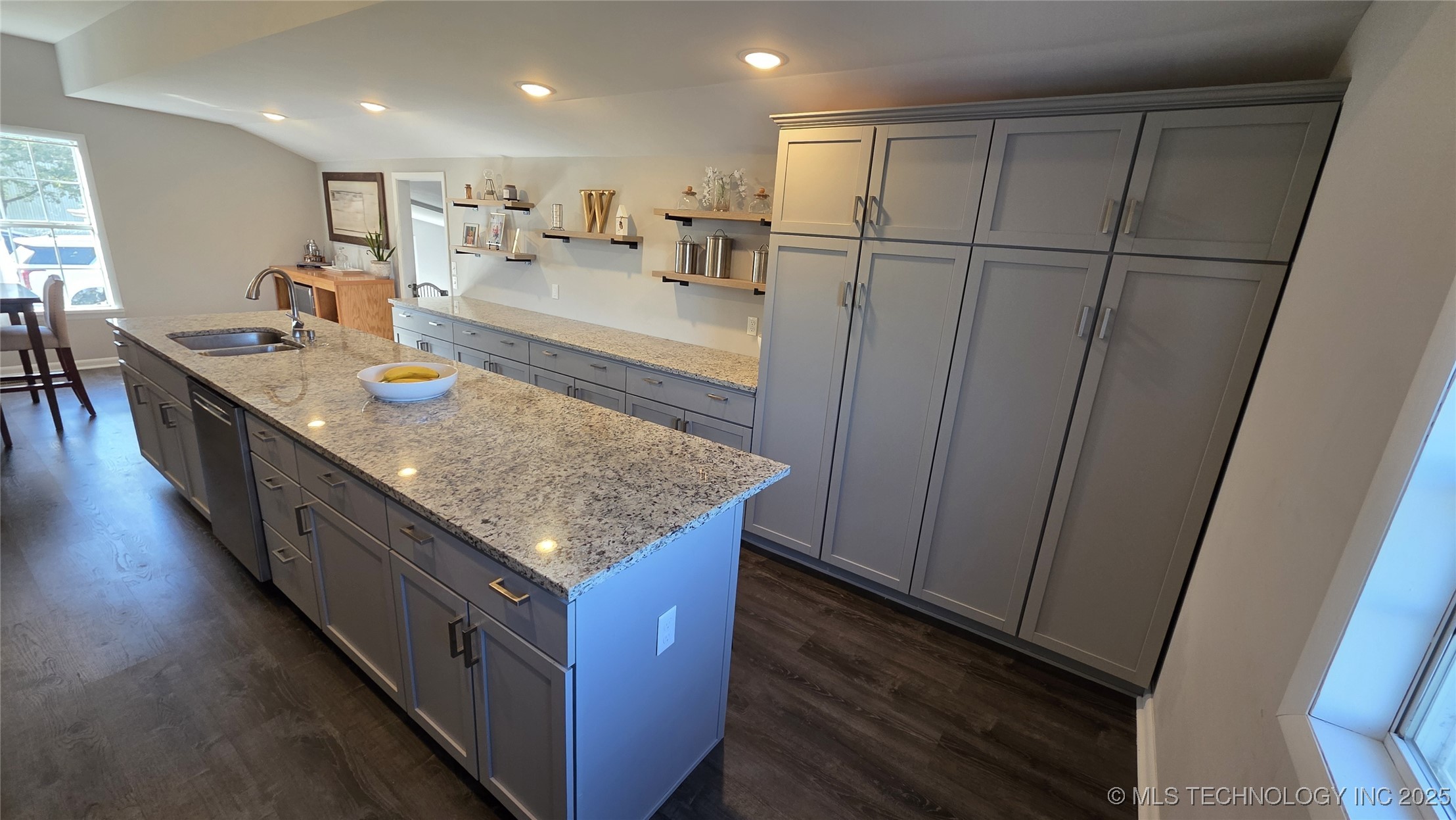 15802 S Elwood Avenue Property Photo 7