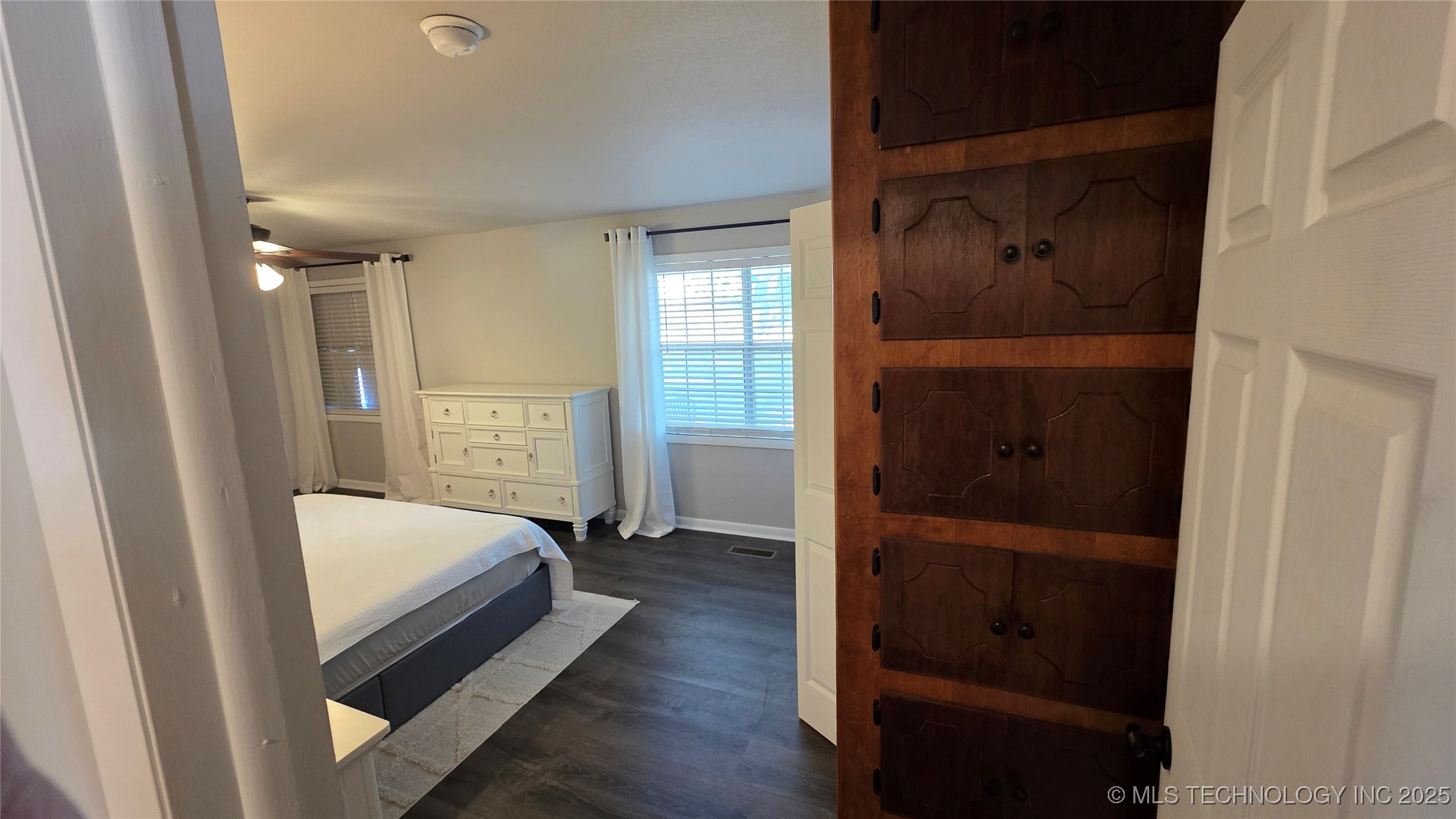 15802 S Elwood Avenue Property Photo 9