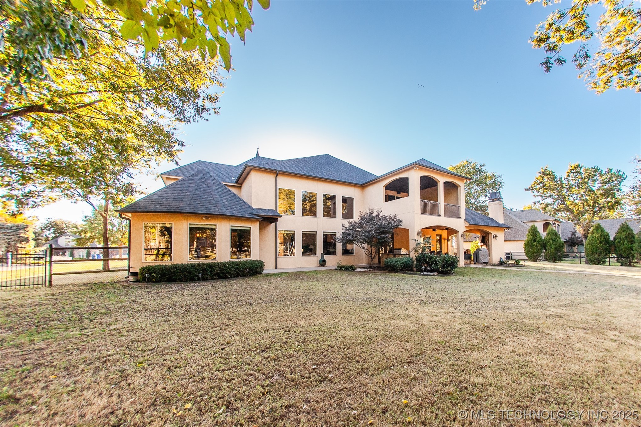 18533 E Crooked Oak Drive Property Photo 5