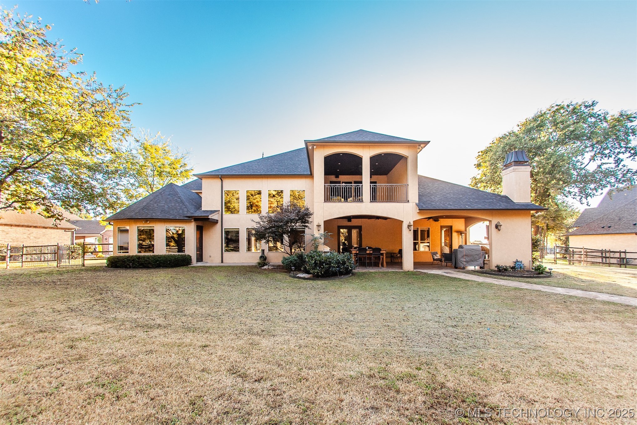 18533 E Crooked Oak Drive Property Photo 6