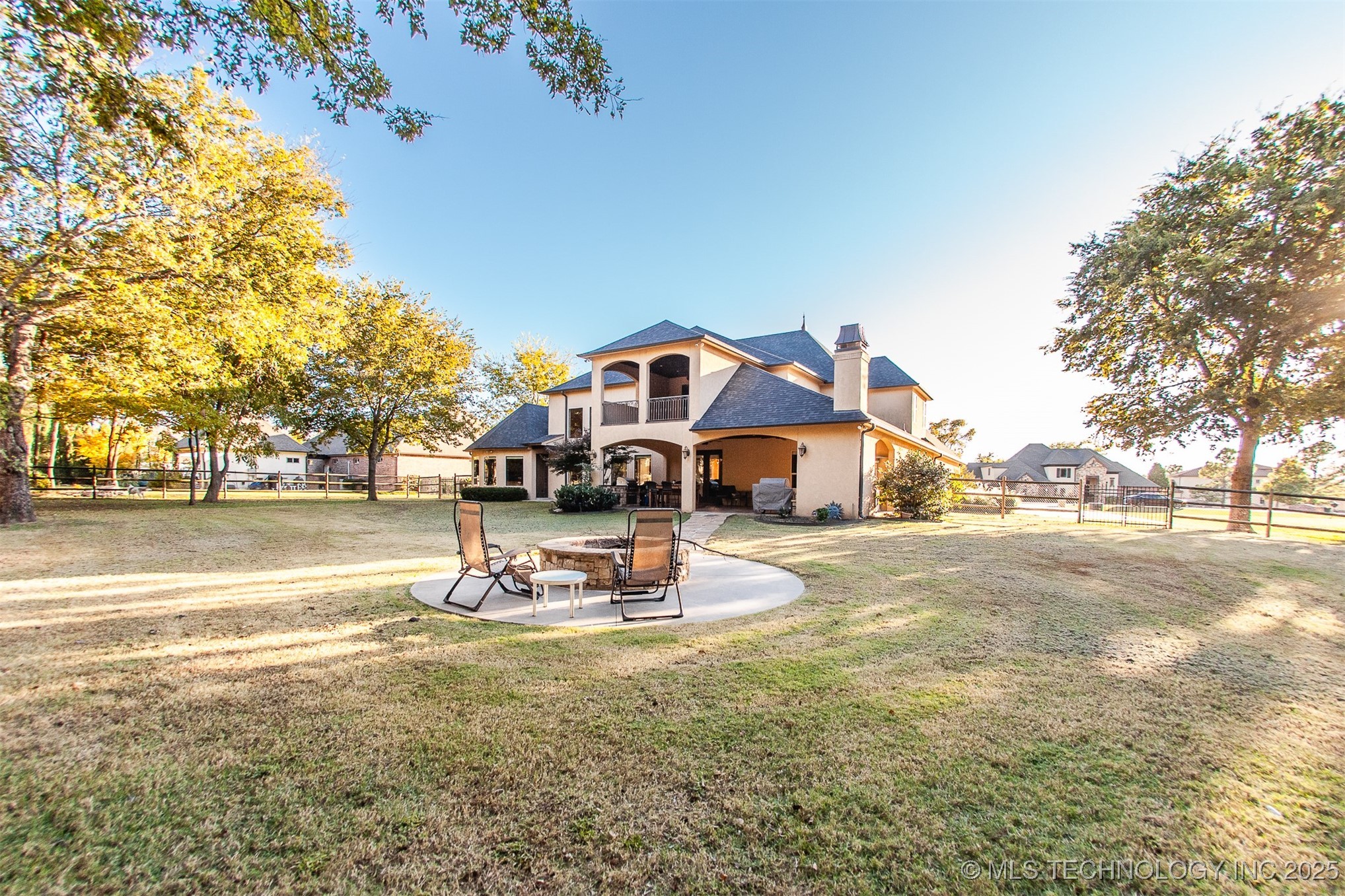 18533 E Crooked Oak Drive Property Photo 7