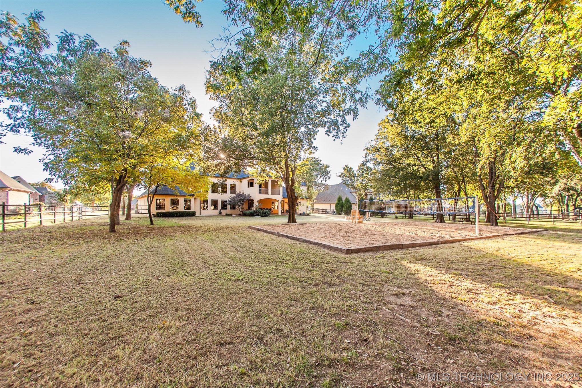 18533 E Crooked Oak Drive Property Photo 8