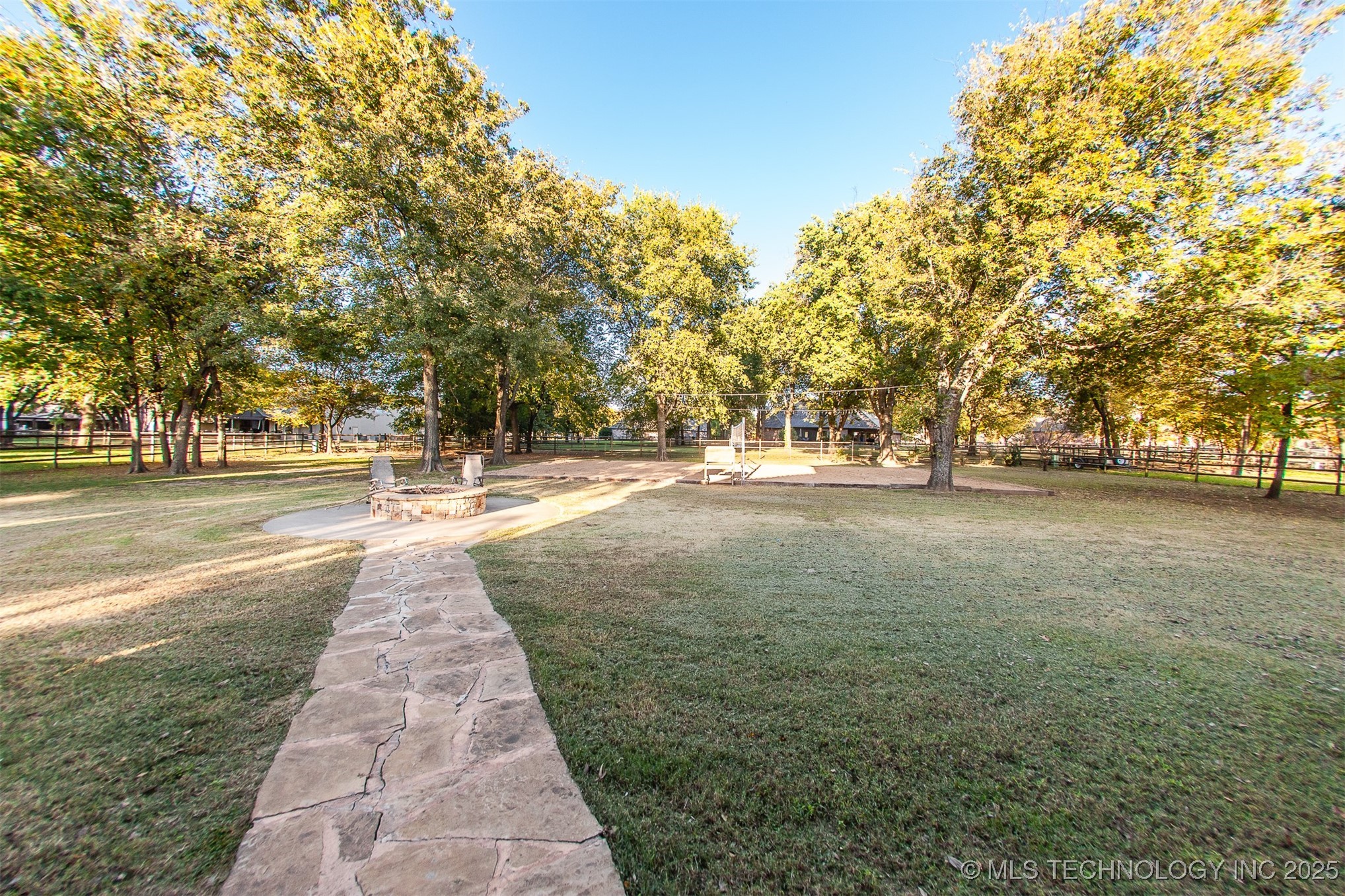 18533 E Crooked Oak Drive Property Photo 10