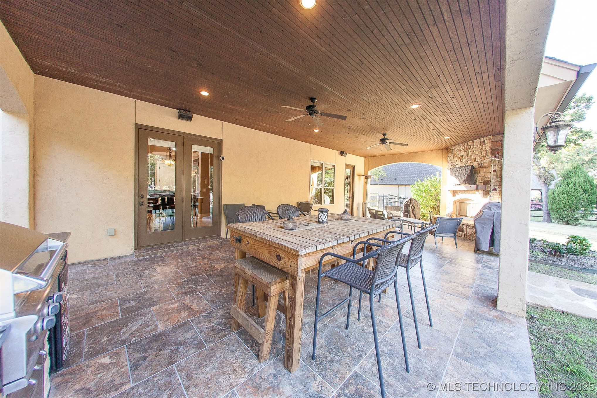 18533 E Crooked Oak Drive Property Photo 11