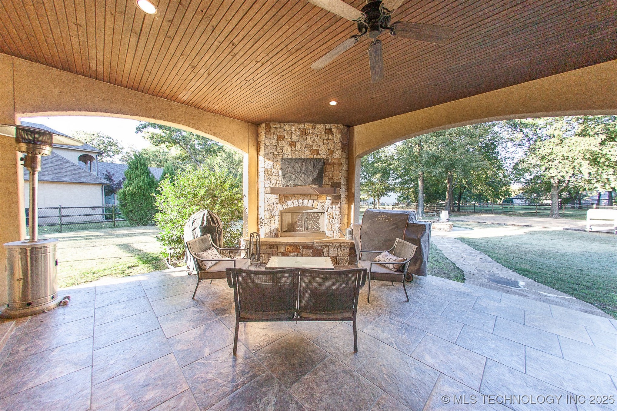 18533 E Crooked Oak Drive Property Photo 12