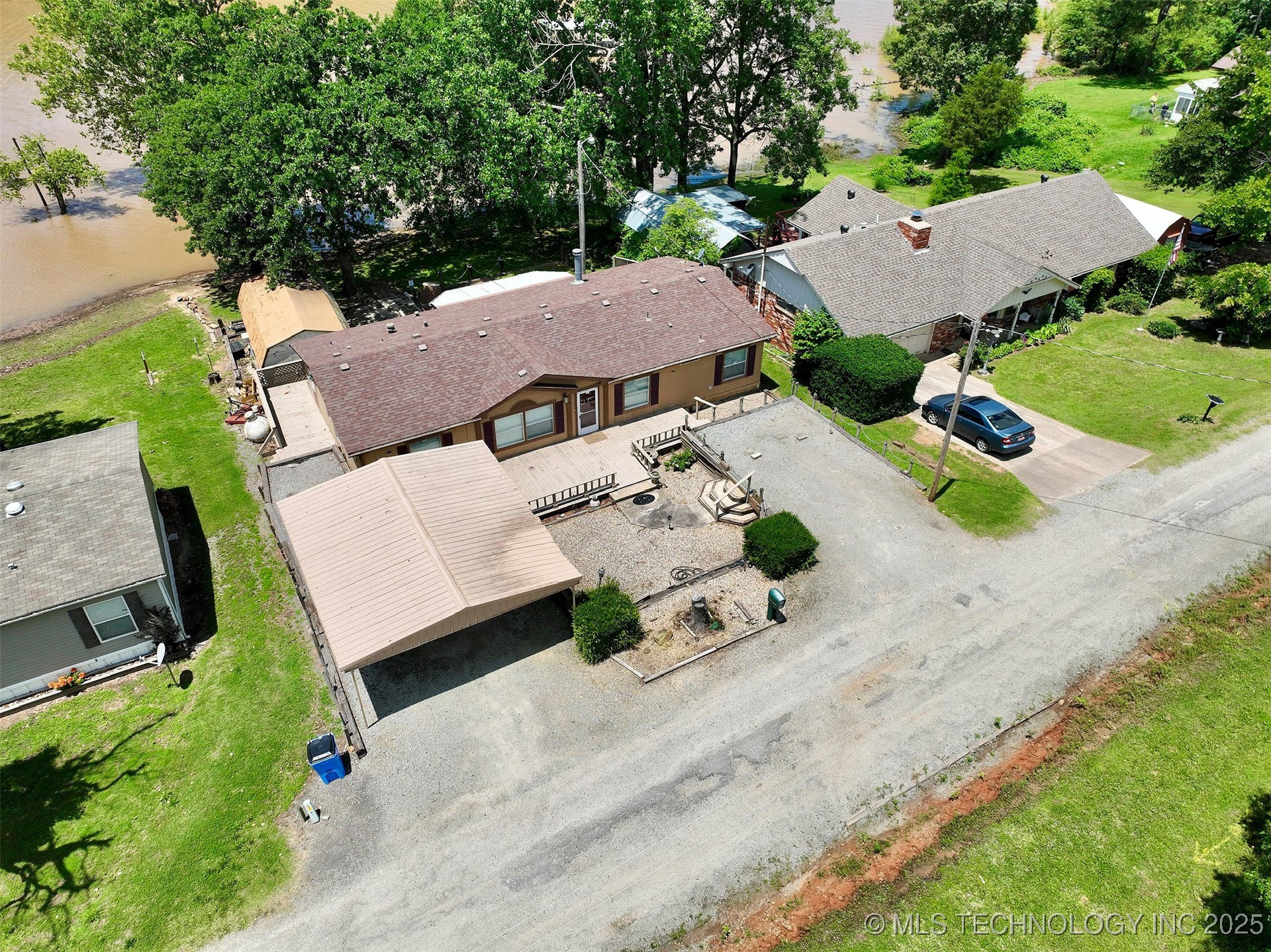 141 Hickory Property Photo 3