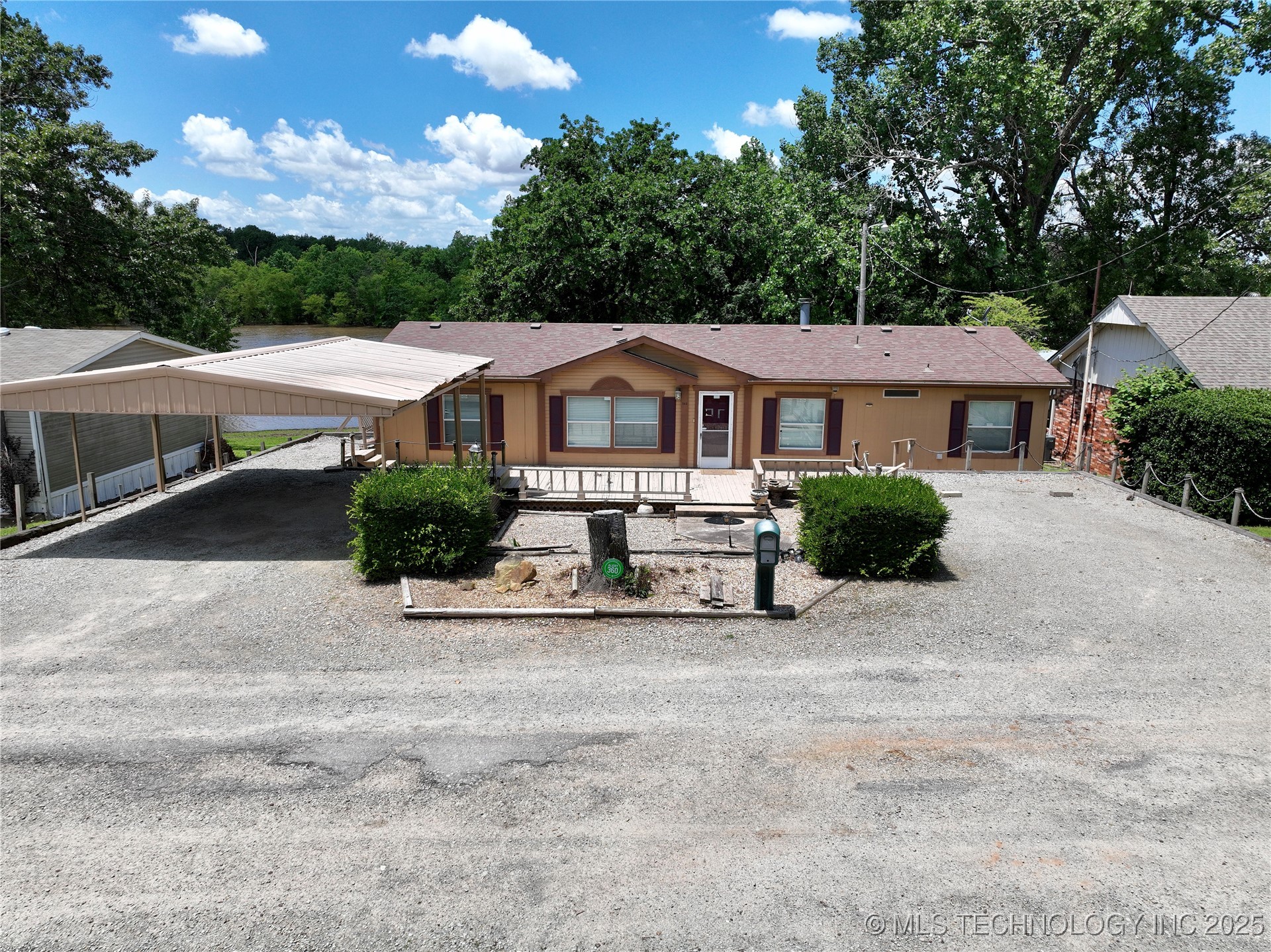 141 Hickory Property Photo 4