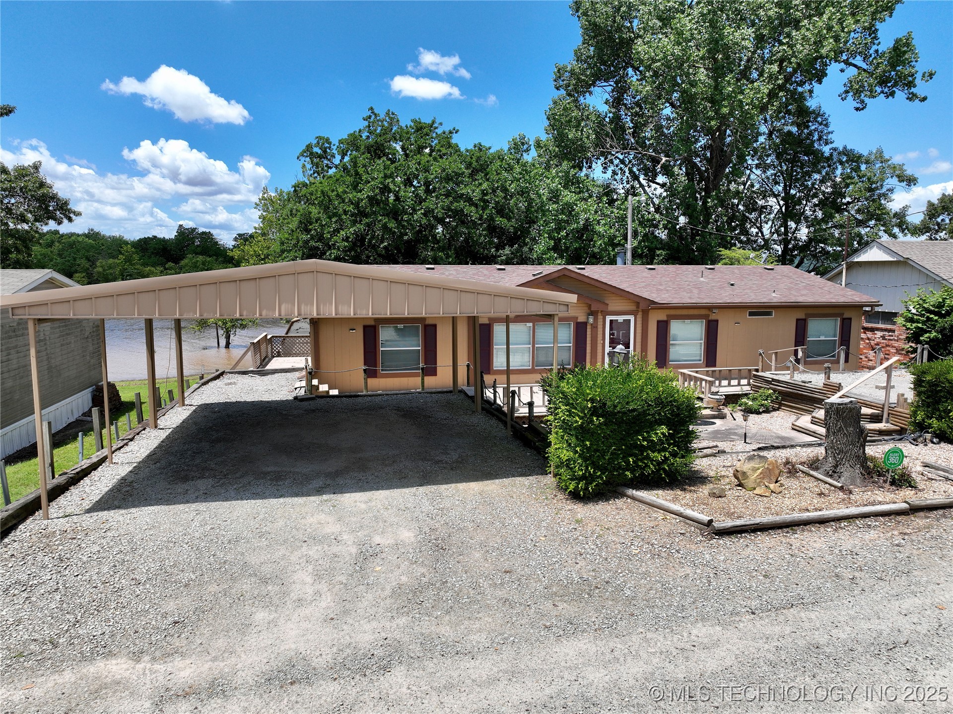 141 Hickory Property Photo 5