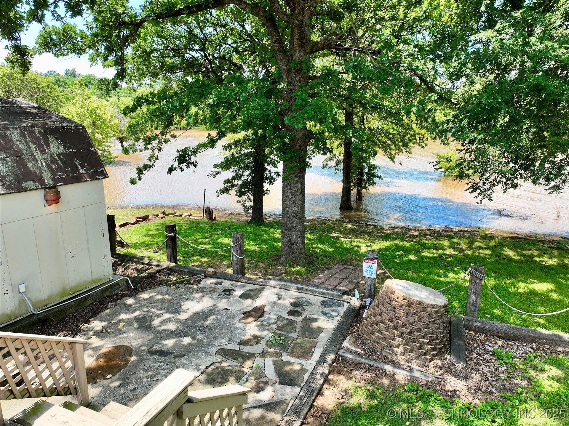 141 Hickory Property Photo 23