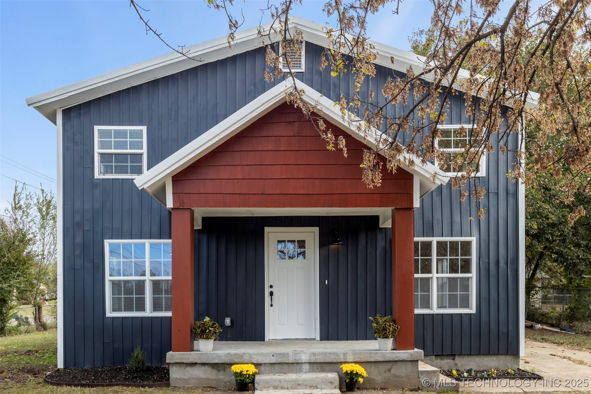 623 N 6th Avenue W Property Photo 1