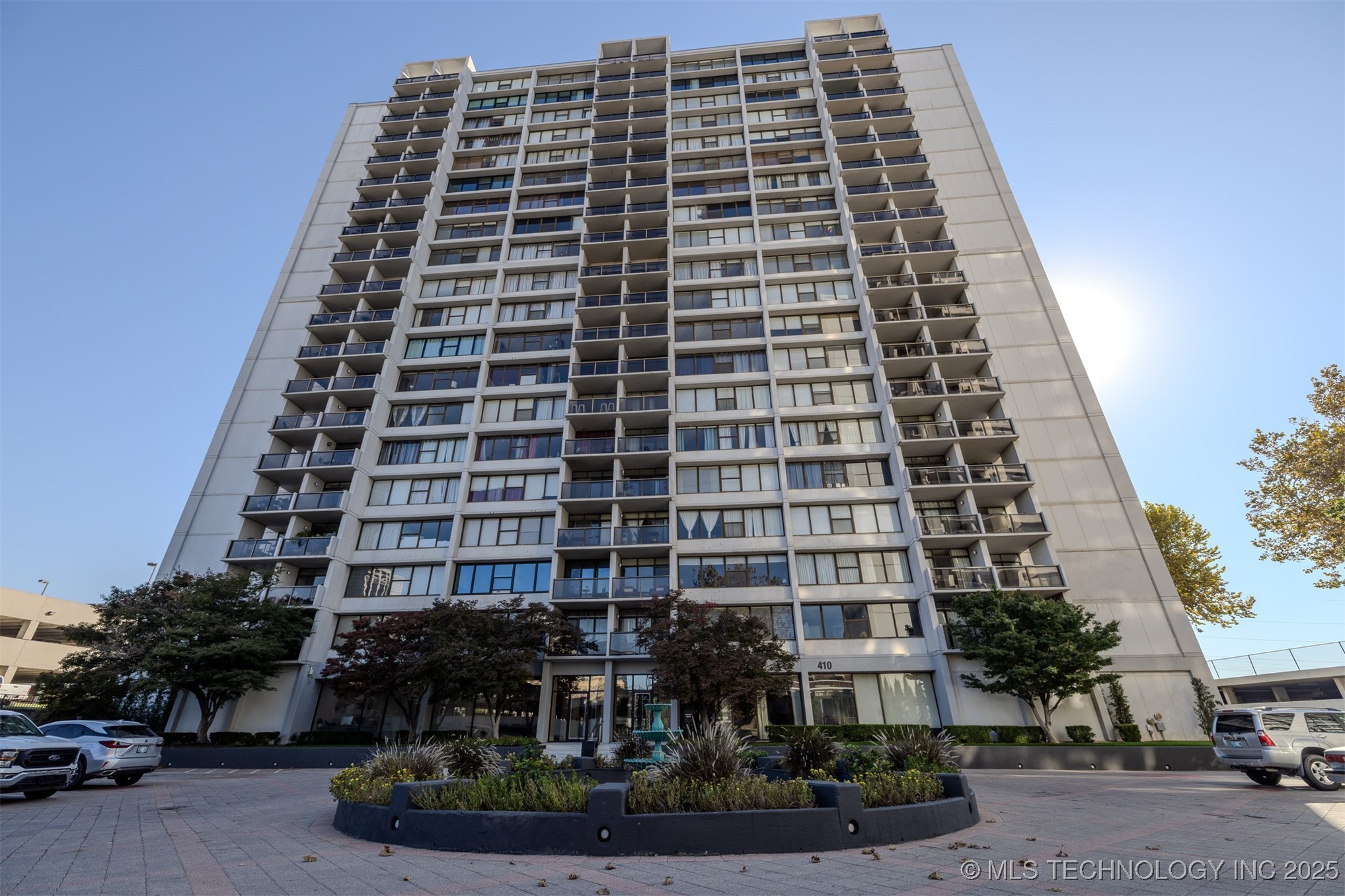 410 W 7th Street 923 Property Photo 4