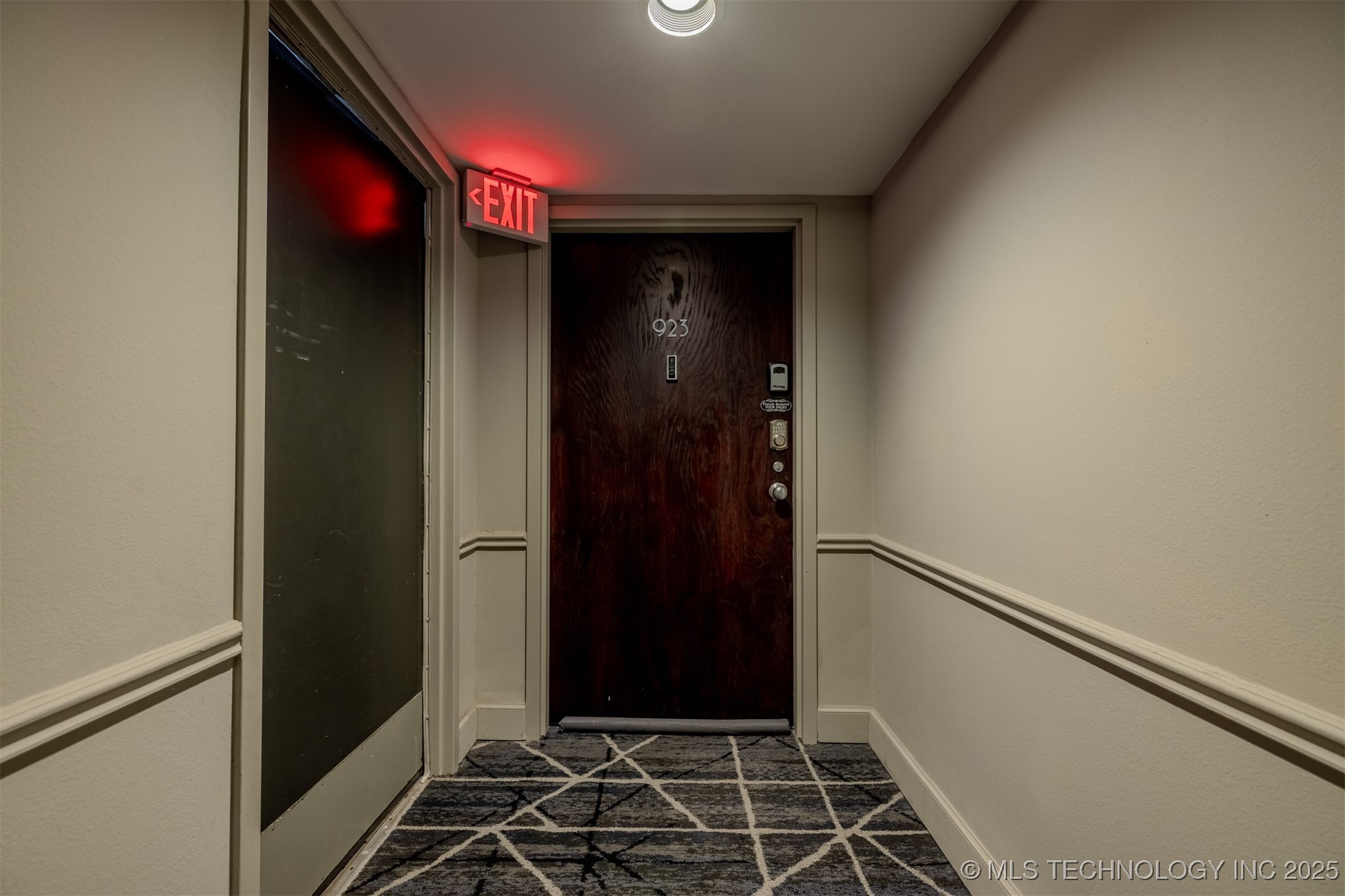 410 W 7th Street 923 Property Photo 5