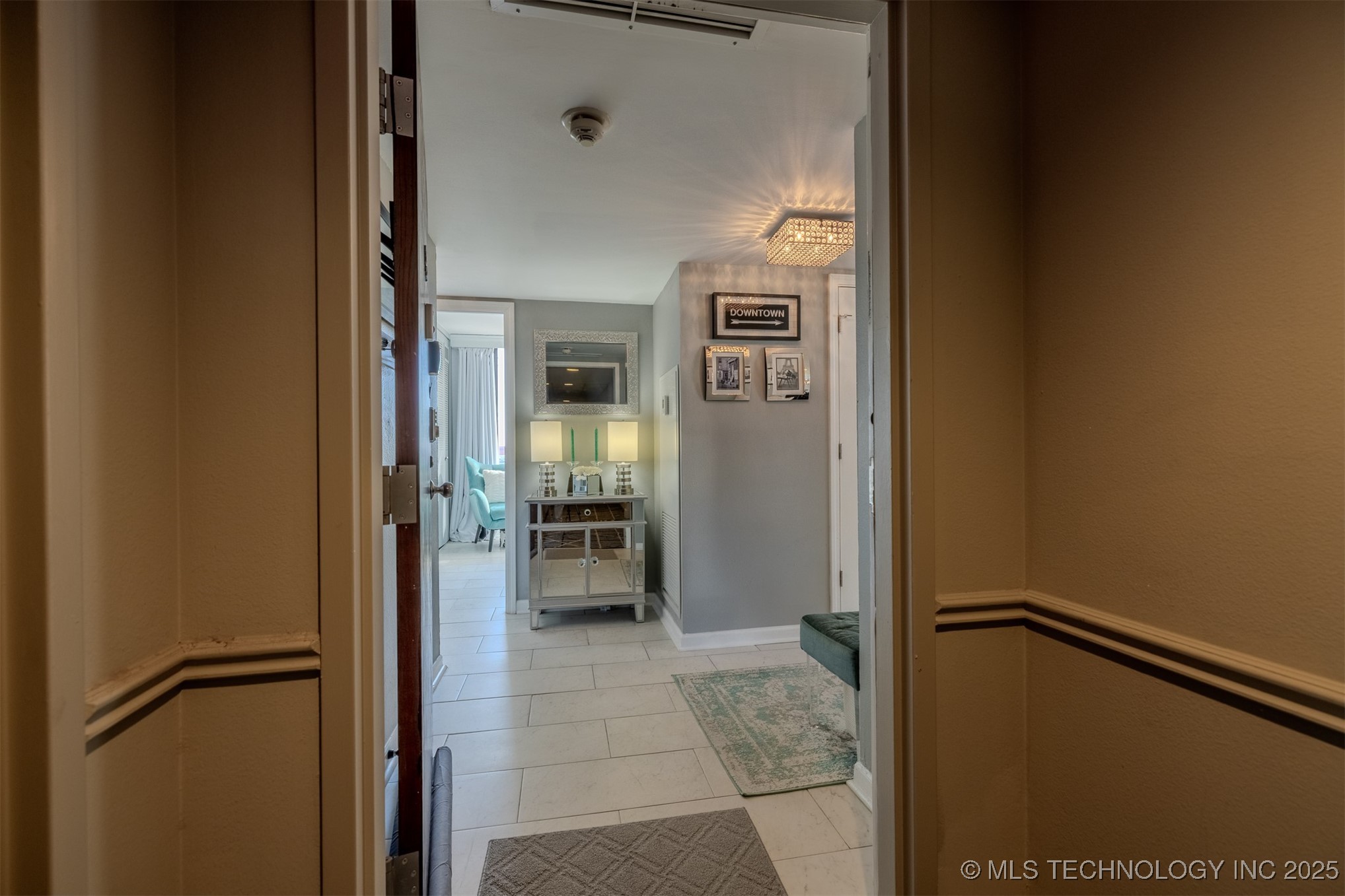 410 W 7th Street 923 Property Photo 6