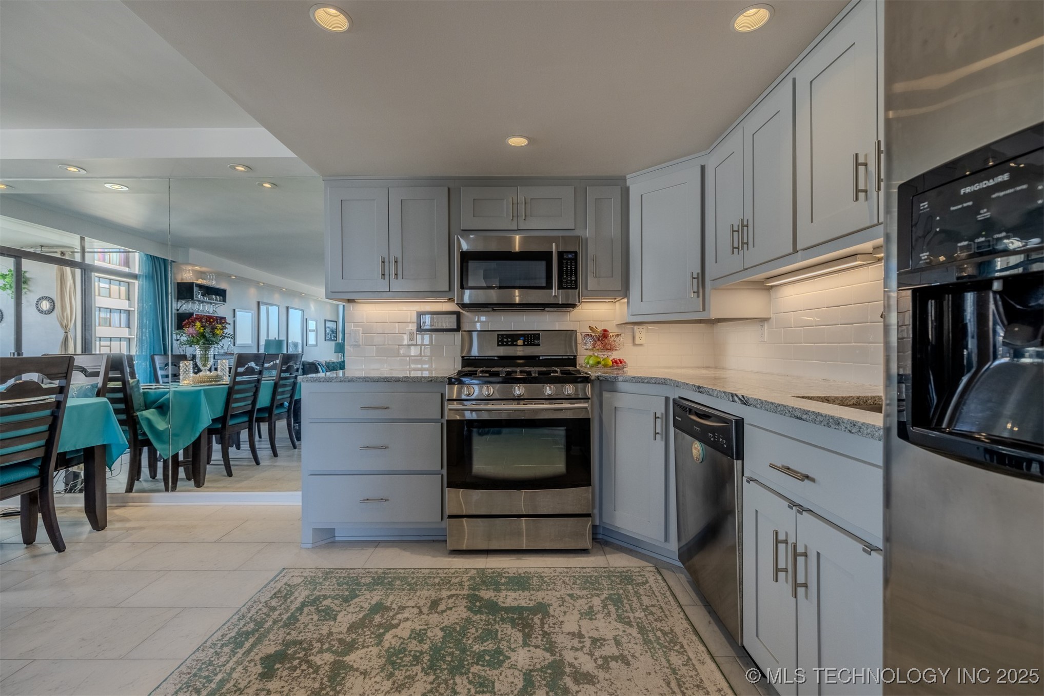 410 W 7th Street 923 Property Photo 11