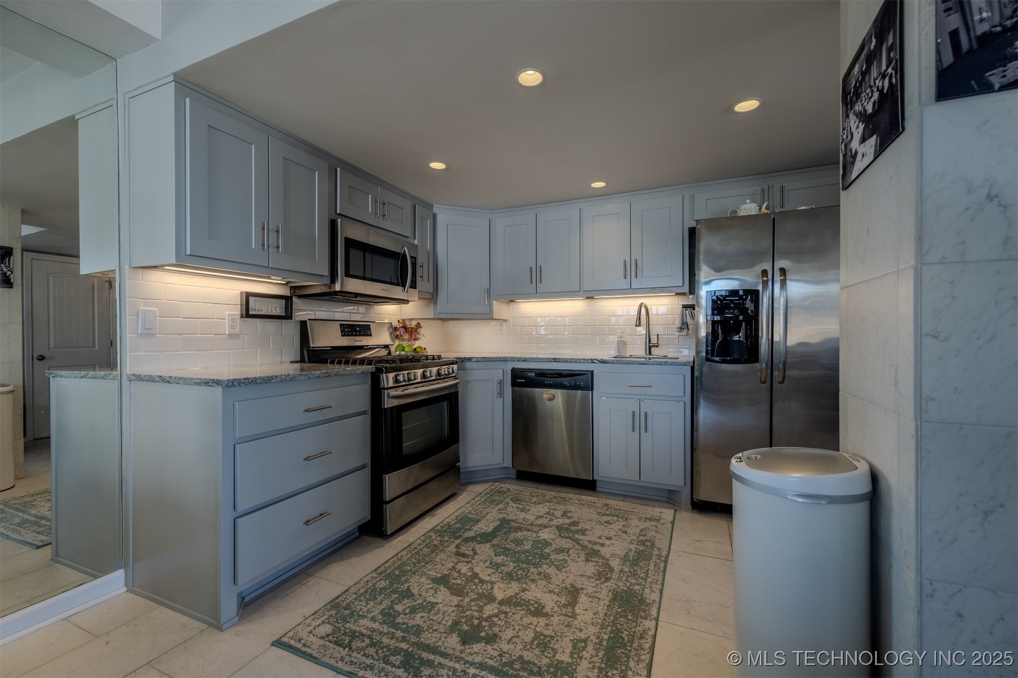 410 W 7th Street 923 Property Photo 13