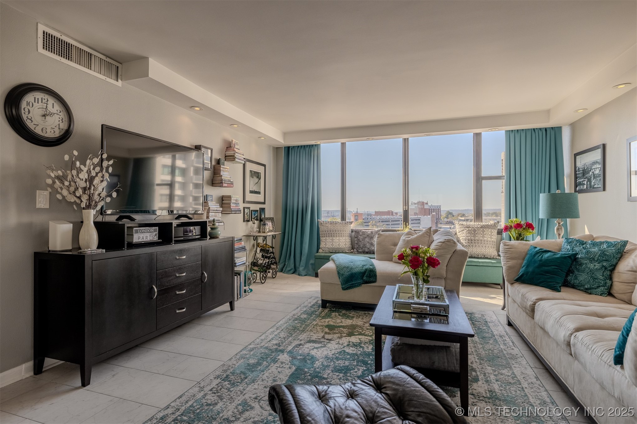 410 W 7th Street 923 Property Photo 14