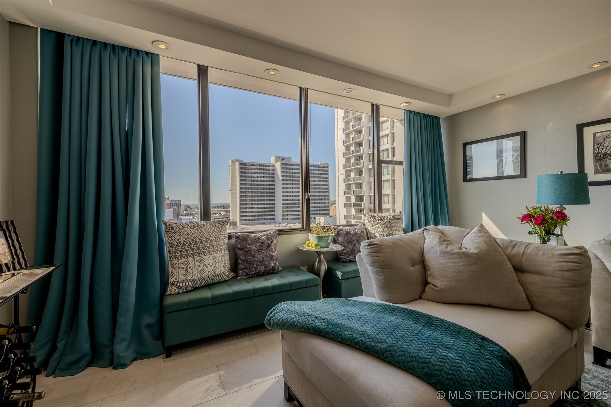 410 W 7th Street 923 Property Photo 16