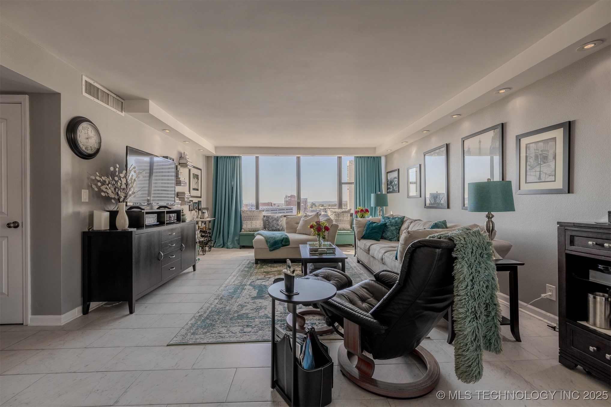 410 W 7th Street 923 Property Photo 18