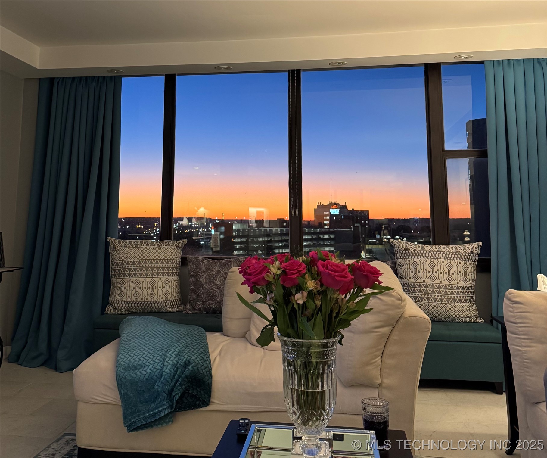 410 W 7th Street 923 Property Photo 19