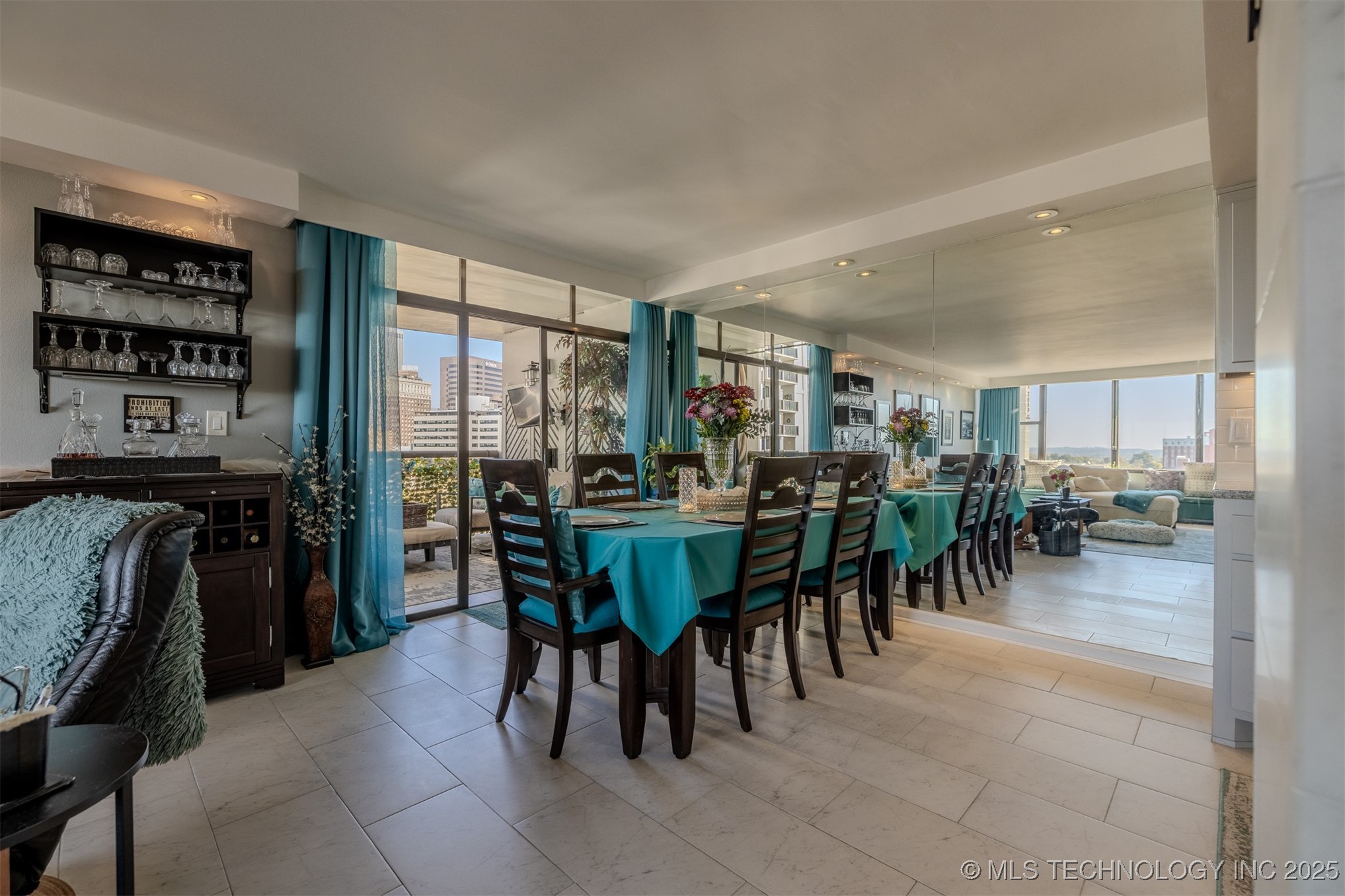 410 W 7th Street 923 Property Photo 20