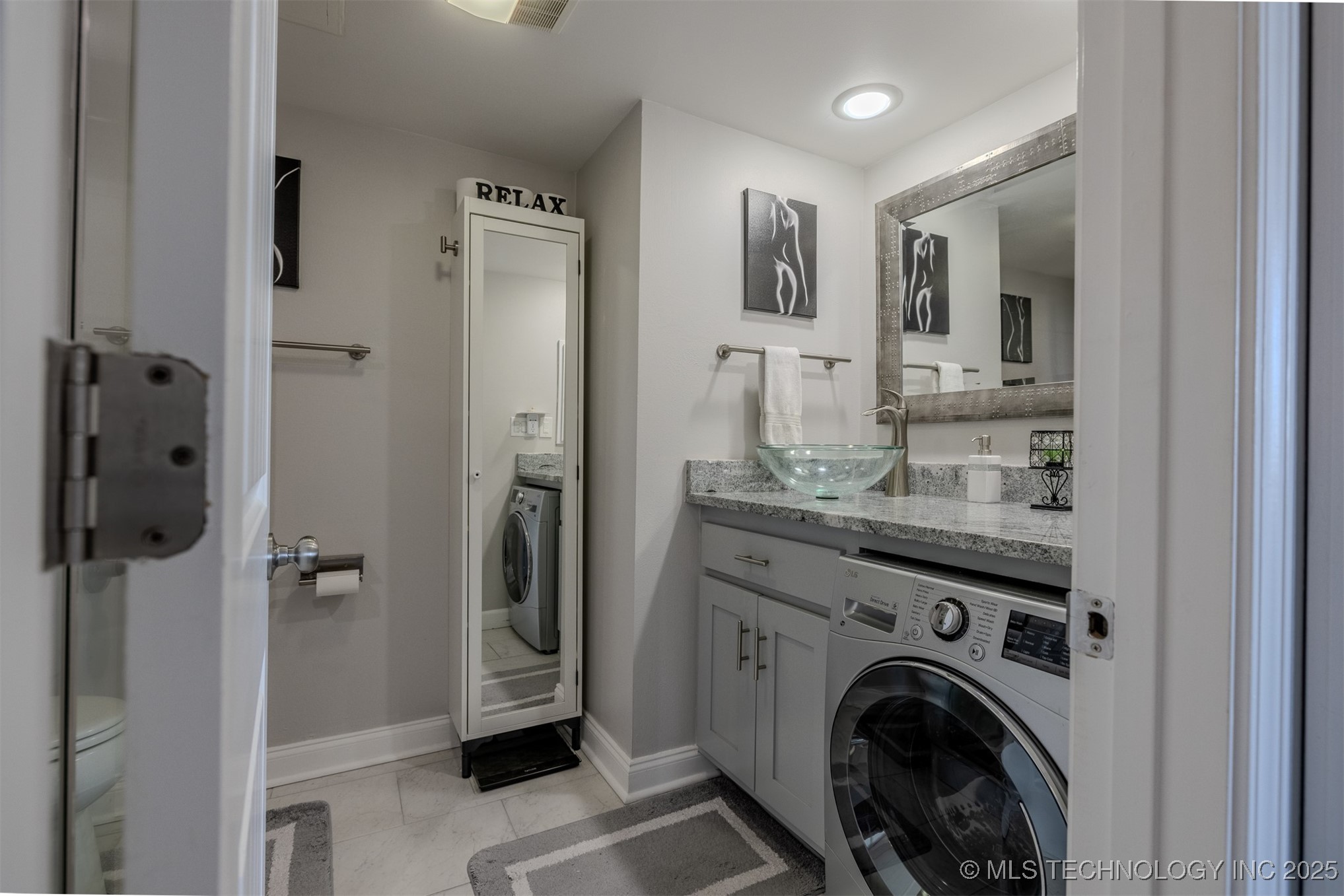 410 W 7th Street 923 Property Photo 30