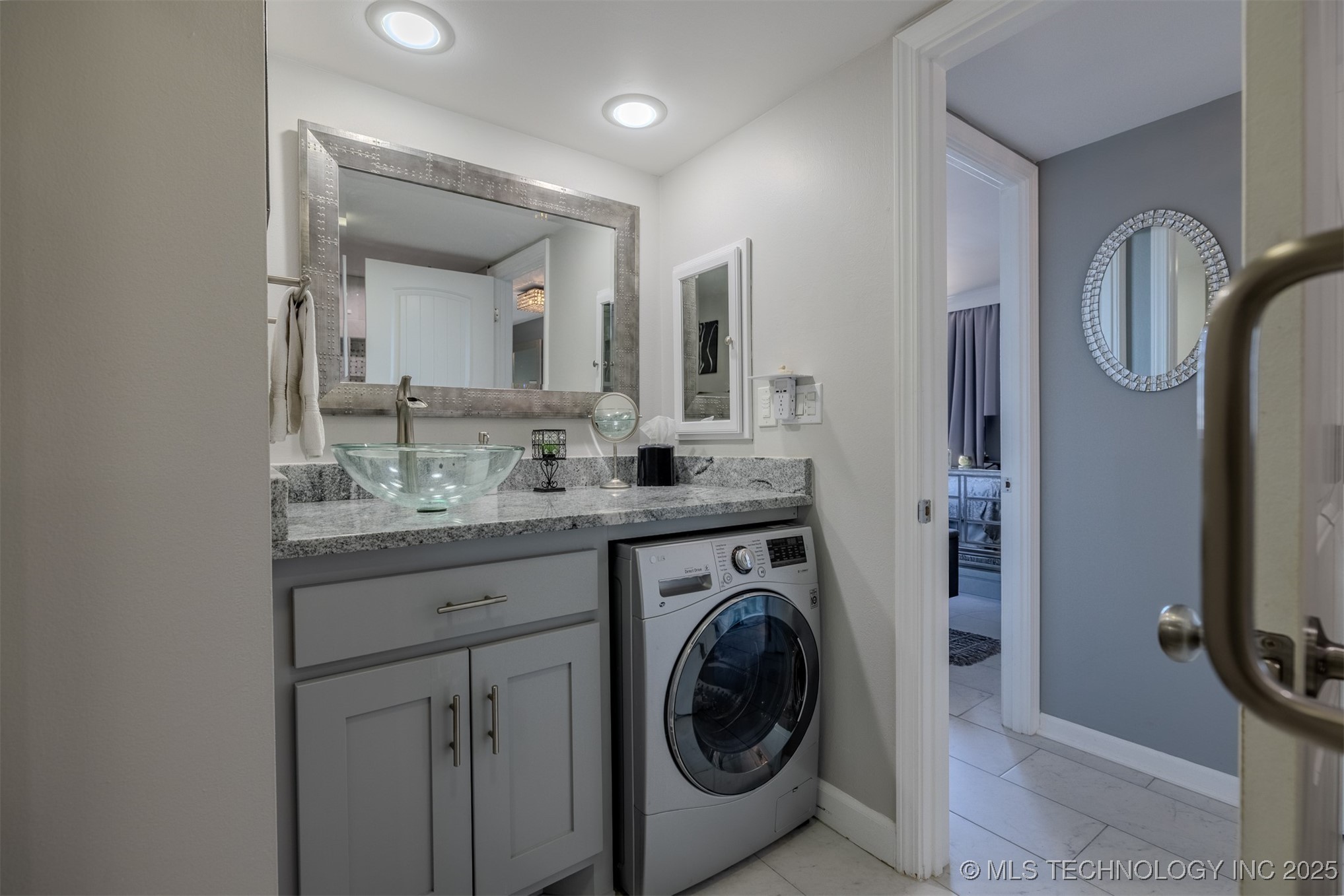 410 W 7th Street 923 Property Photo 31