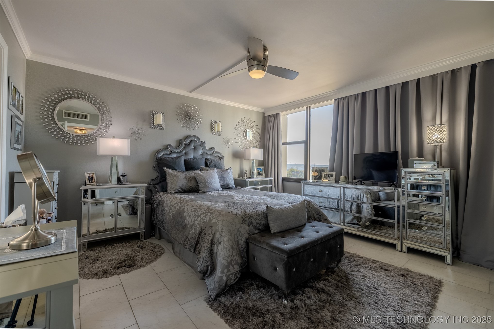 410 W 7th Street 923 Property Photo 32