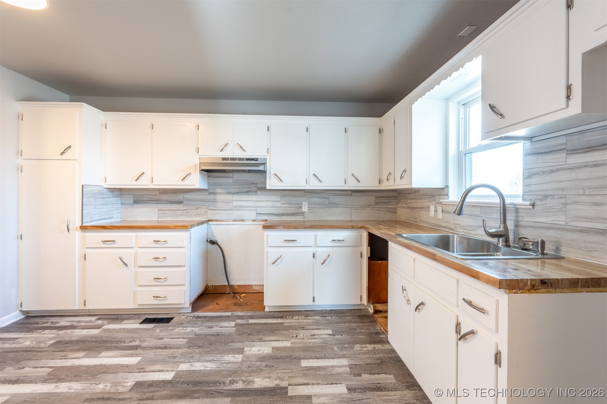 2150 S 80th East Avenue Property Photo 16