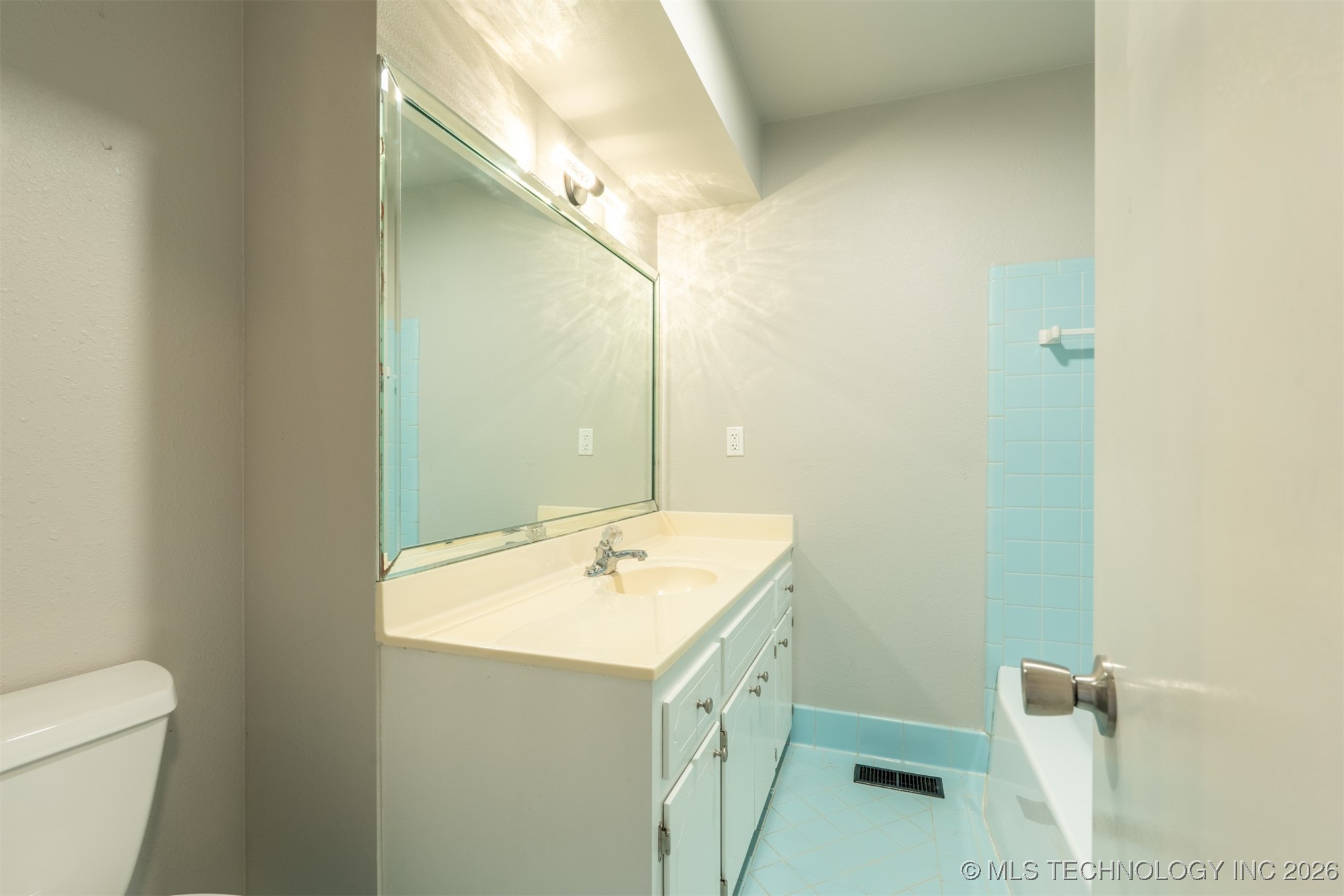 2150 S 80th East Avenue Property Photo 31